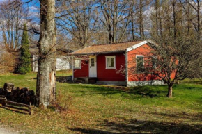 Beautiful Cottage near Lake Åsnen - Includes Boat for Relaxation and Adventure